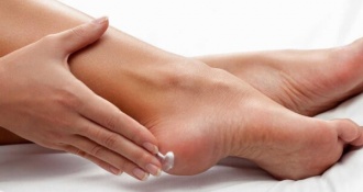 Bà bầu bị nứt chân phải làm sao để nhanh khỏi?
